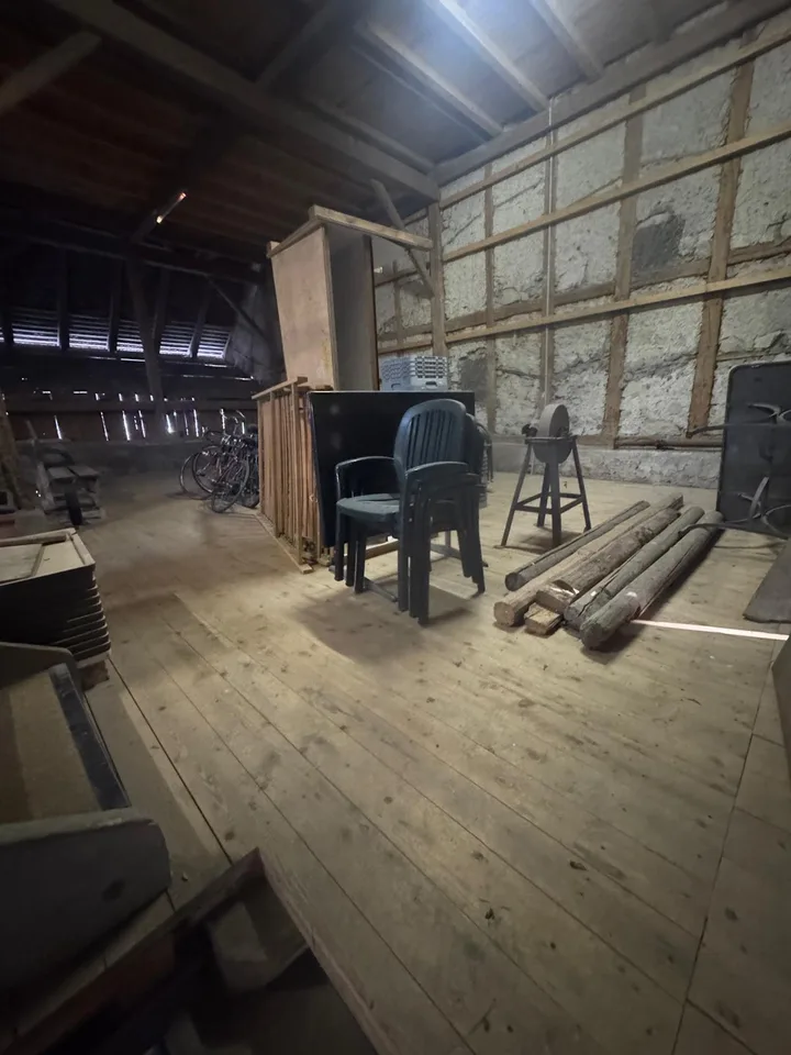 Warehouse/ barn on the 1st floor