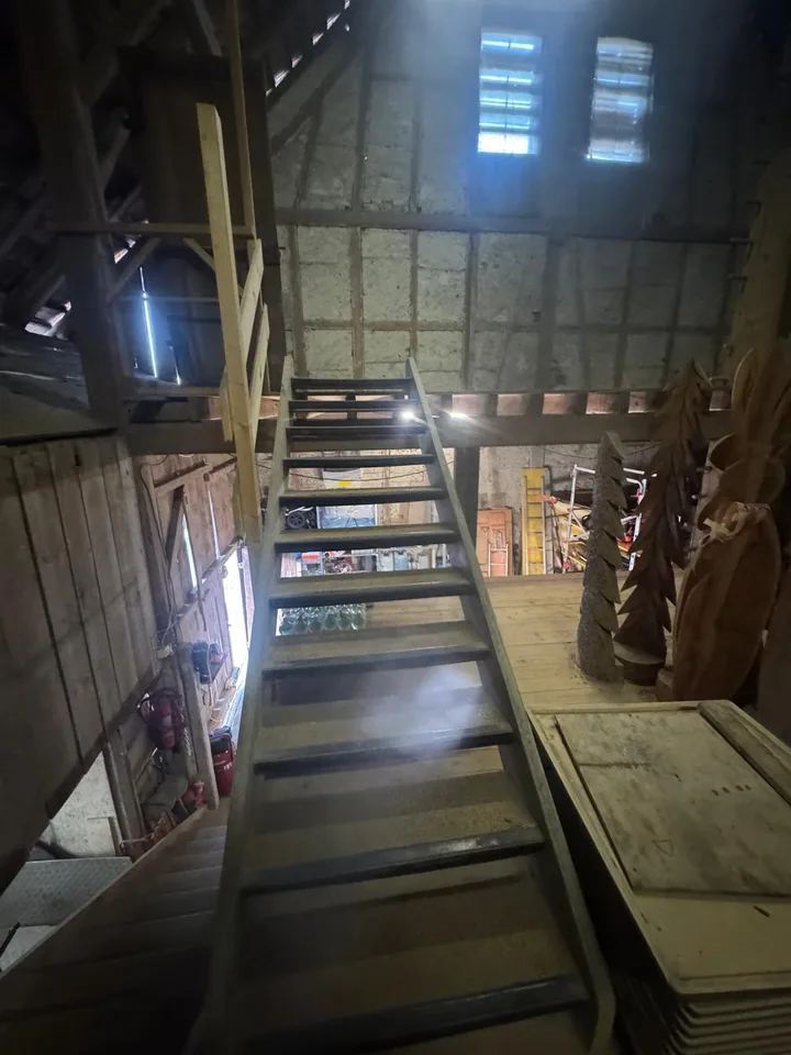Warehouse/ barn on the 1st floor