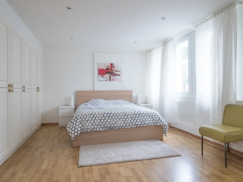 Möblierte 3.5-Zimmer-Wohnung im Erdgeschoss in Hünenberg