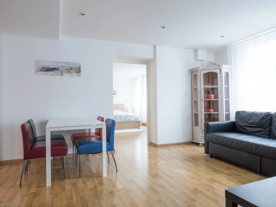 Möblierte 3.5-Zimmer-Wohnung im Erdgeschoss in Hünenberg