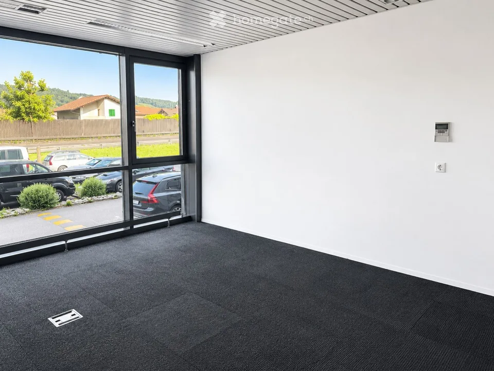 Spazio ufficio luminoso in una posizione centrale ad Altishofen – disponibile immediatamente!