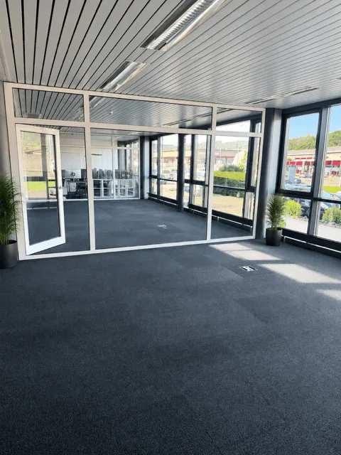 Spazio ufficio luminoso in una posizione centrale ad Altishofen – disponibile immediatamente!