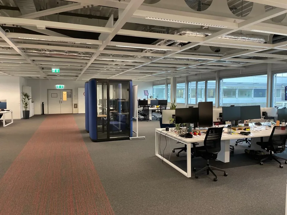 5000 m² located in the heart of a dynamic area – photo 6 of 8