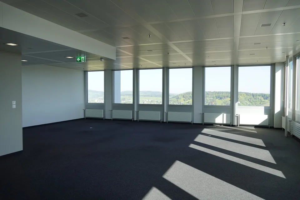 Ufficio all-inclusive al 25° piano per 2-10 postazioni di lavoro – 2 min. dalla stazione di Winterthur