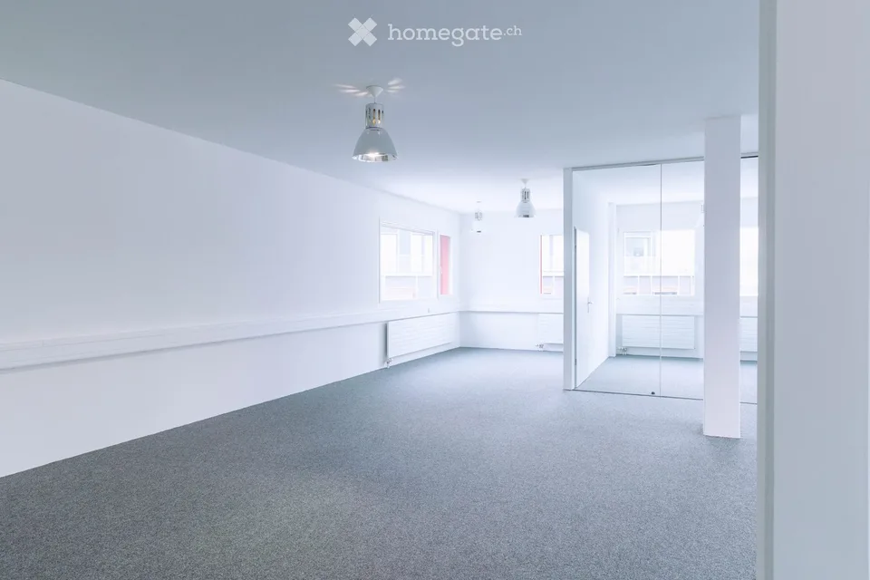 Ufficio luminoso e aperto in affitto