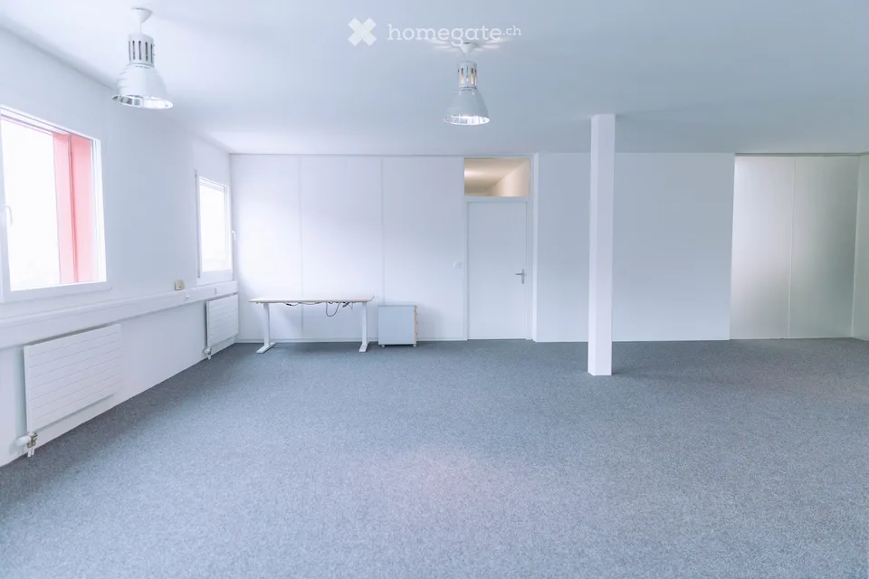Ufficio luminoso e aperto in affitto