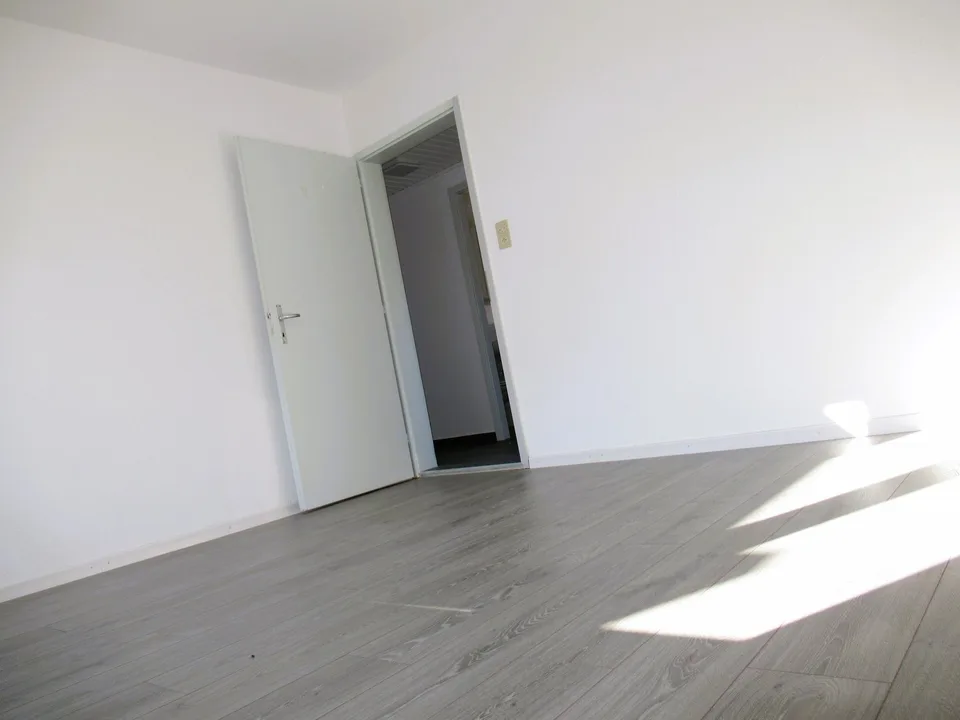 Wunderschönes, helles Appartement mit ** GROSSEM BALCON ** – Foto 8 von 9