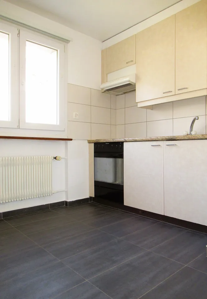 Wohnung renoviert und hell mit ** GROßER TERRASSE **