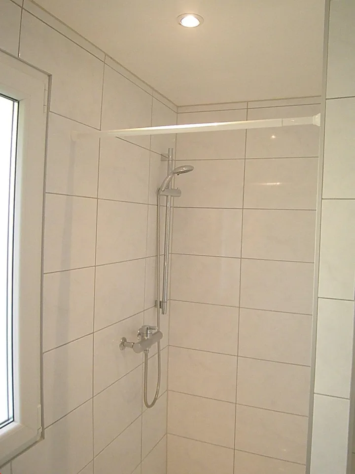 Wohnung renoviert und hell mit ** GROßER TERRASSE **