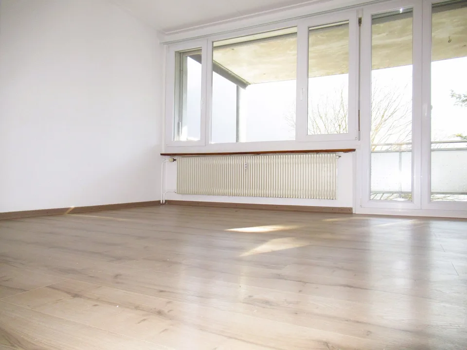 Wohnung renoviert und hell mit ** GROßER TERRASSE **