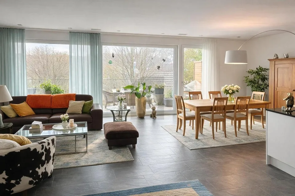 Moderne 4.5-Zimmer-Wohnung mit Balkon, Dachsen