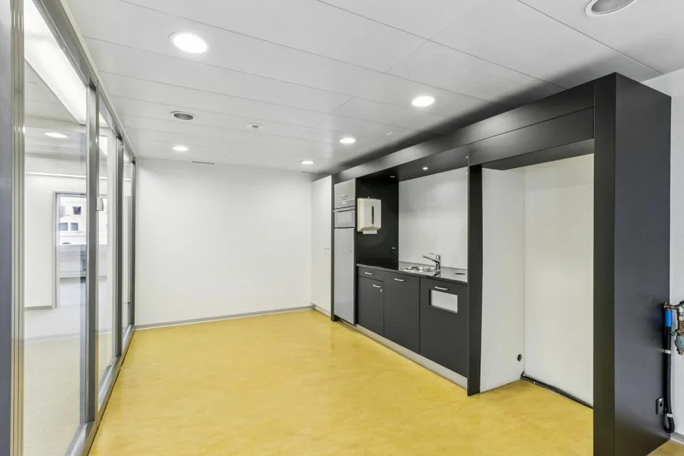 Spazio ufficio moderno con buona connessione a Zürich-Altstetten