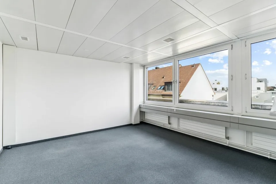 Spazio ufficio moderno con buona connessione a Zürich-Altstetten