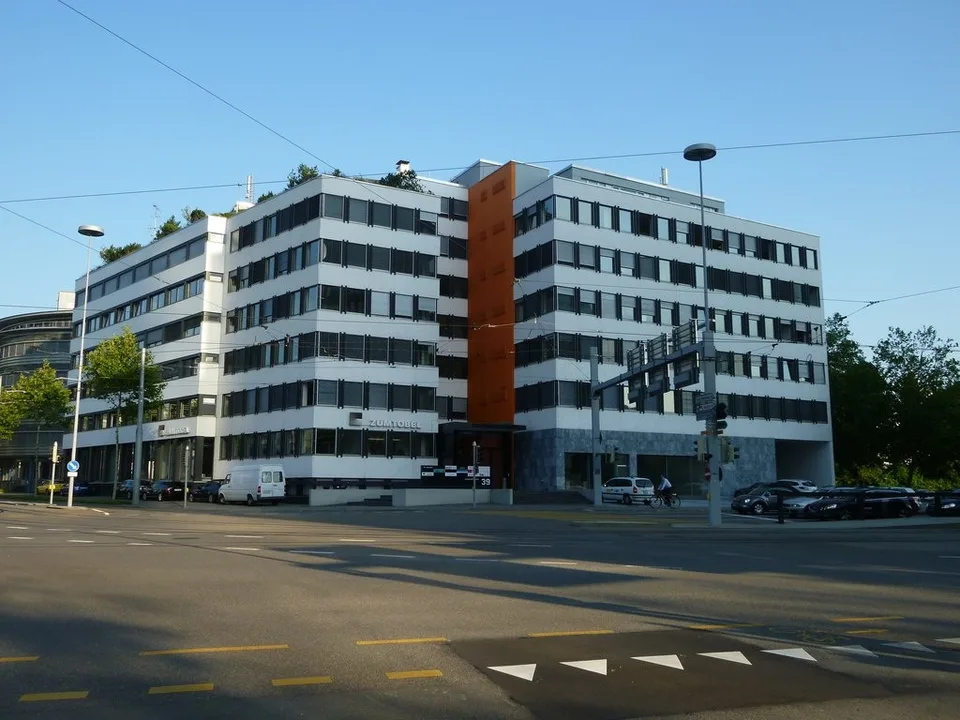 Grosser Lagerraum in Oerlikon mit Nasszelle und Garderobe