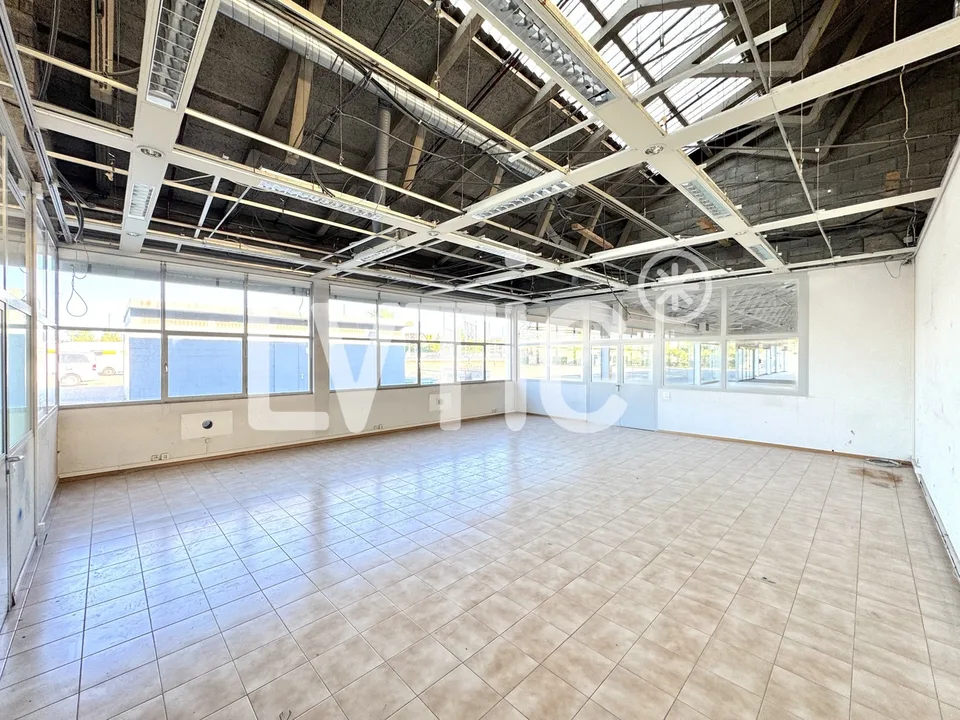 Lagerhallen von 1'040 m2 zur Miete in Meyrin