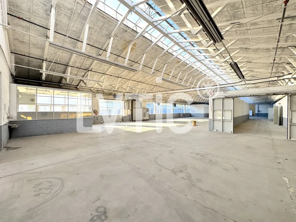 Dépôt de 1'040 m2 à louer à Meyrin