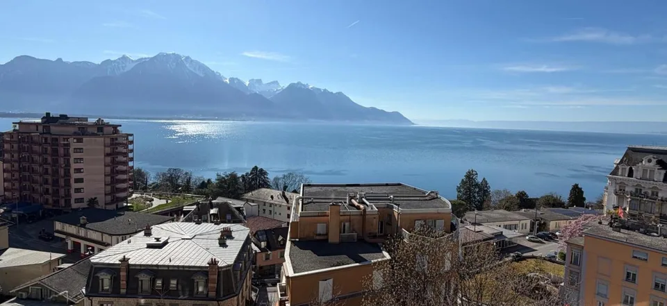 Magnifique appartement de 4 pièces avec vue sur les montagnes à Territet