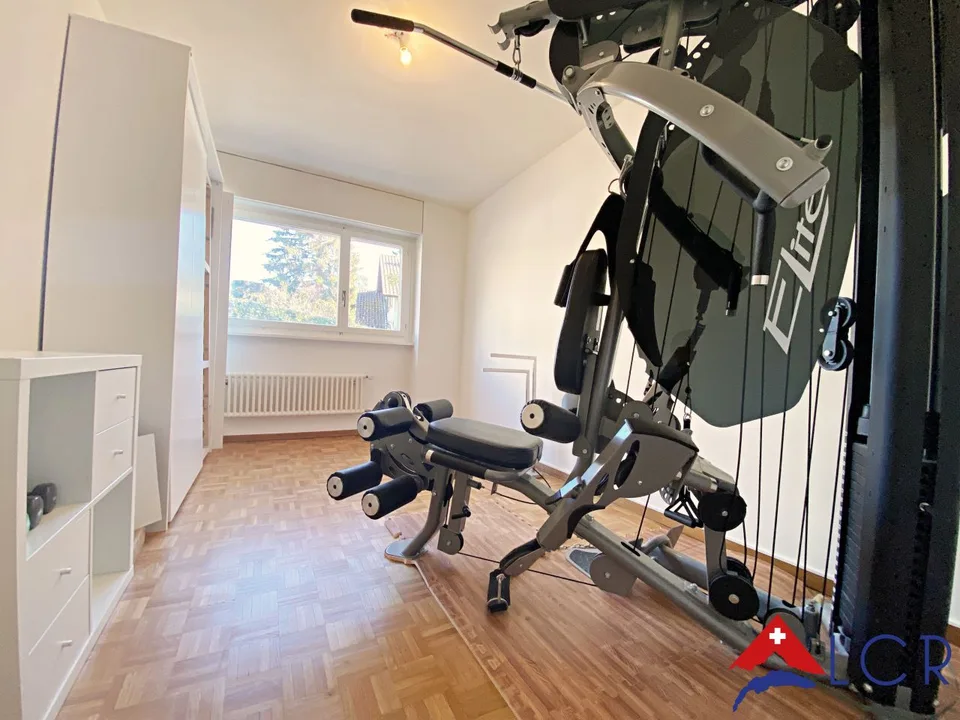 Splendid furnished 5-room apartment with lake view – photo 11 of 13