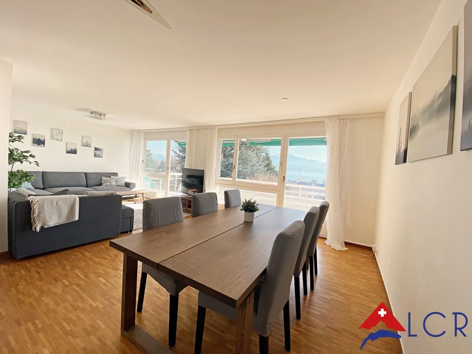 Prächtige möblierte 5-Zimmer-Wohnung mit Seeblick