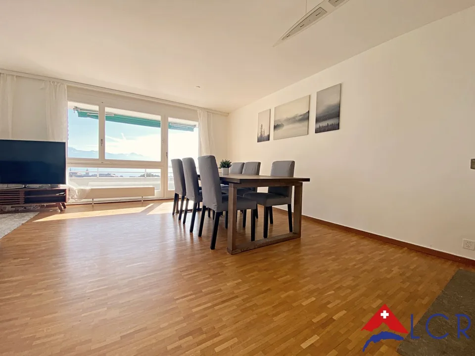 Prächtige möblierte 5-Zimmer-Wohnung mit Seeblick