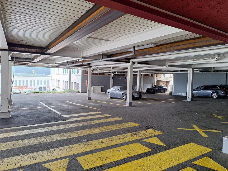 Dépôt de 263m2 à louer au centre de Cernier