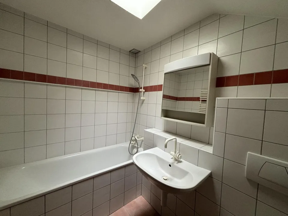 Zu vermieten? Ungewöhnliches 2.5-Zimmer-Duplexapartment in Saint-Aubin