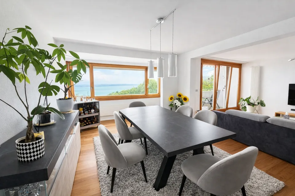 Vue sur le lac ! Appartement de 3.5 pièces avec balcon