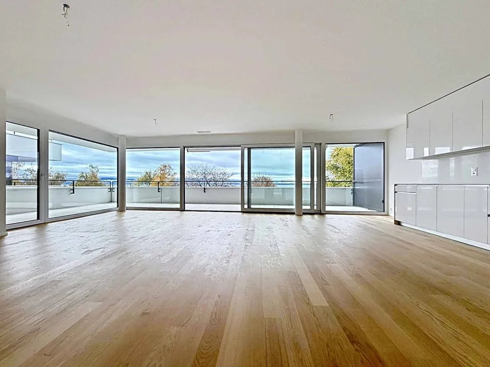 Luxuriöse 4.5-Zimmer-Wohnung mit überdachtem Balkon