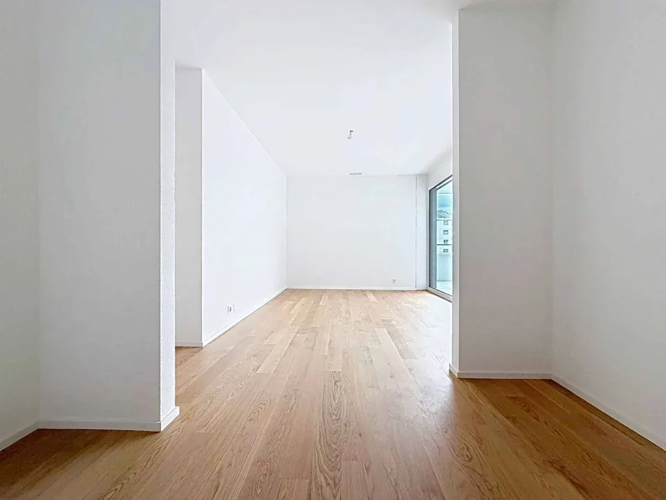 Luxuriöse 4.5-Zimmer-Wohnung mit überdachtem Balkon