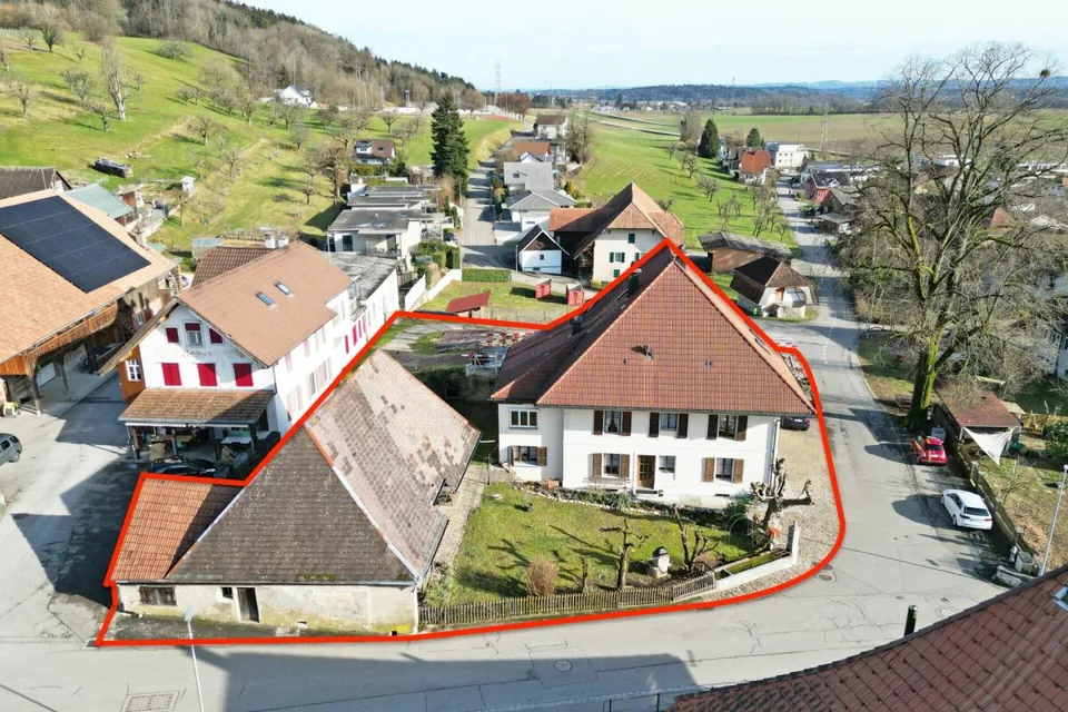 HISTORISCHES ZWEIFAMILIENHAUS MIT NEBENGEBÄUDE