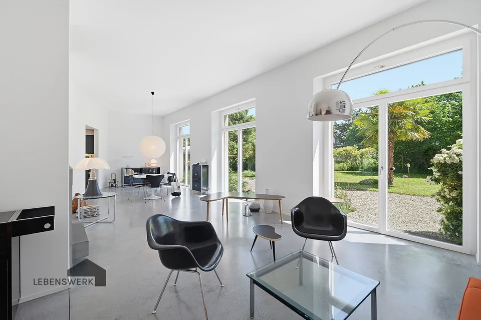 Flair de château sur le lac Untersee. Villa Art Nouveau historique avec 3 appartements