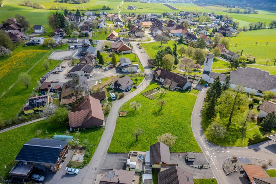 Entwicklungsfähiges Grundstück mit zahlreichen Bebauungsmöglichkeiten