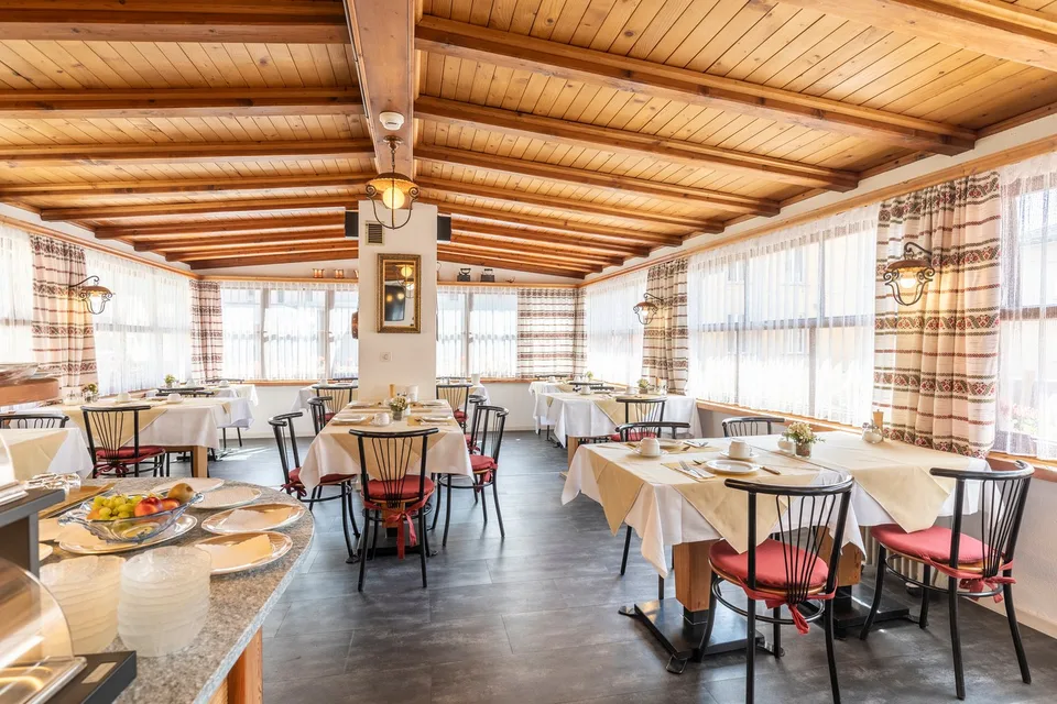 Établissement hôtelier et restaurantier bien entretenu près du lac – photo 6 sur 9