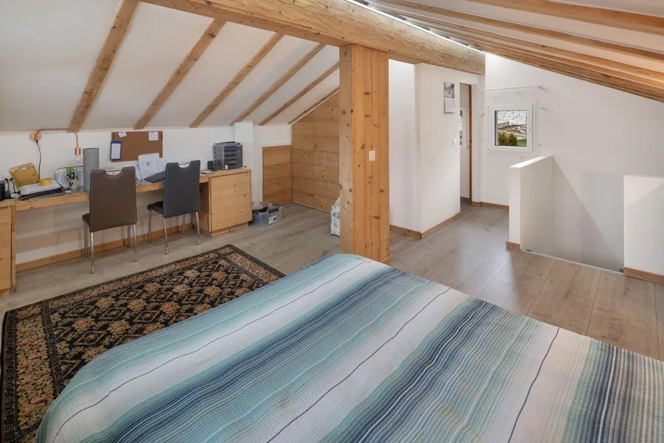 Charmantes 4.5-Zimmer-Chalet in Lens – Vollständig renoviert mit herrlicher Aussicht