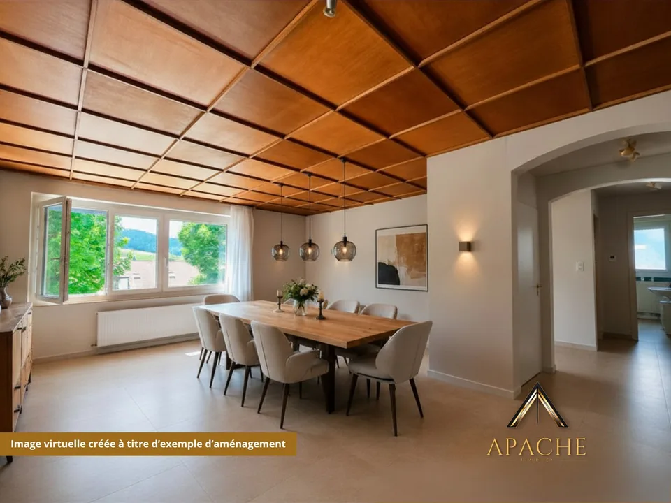 Ampia casa familiare, 2 appartamenti che possono essere uniti e 5 garage
