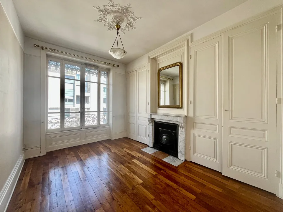 EXCLUSIVITE - T2 de 59,13m2 (loi Carrez) - 3ème étage
