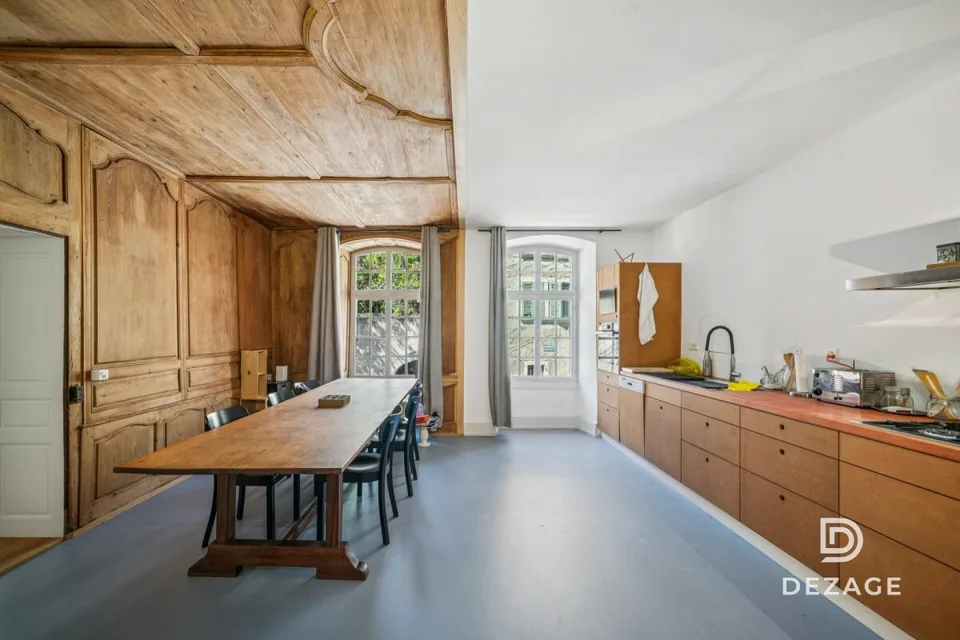 Somptueuse maison de maître rénovée avec soin, avec jardin de ville et au calme absolu
