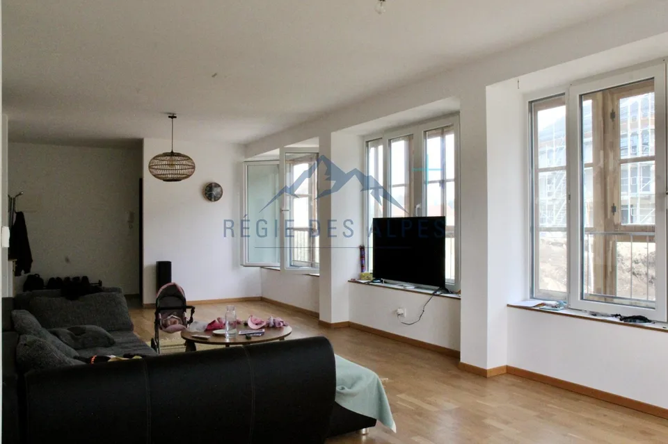 Wohnung am Flussufer: Moderne und Idylle in der Nähe der Natur (Lot 8)