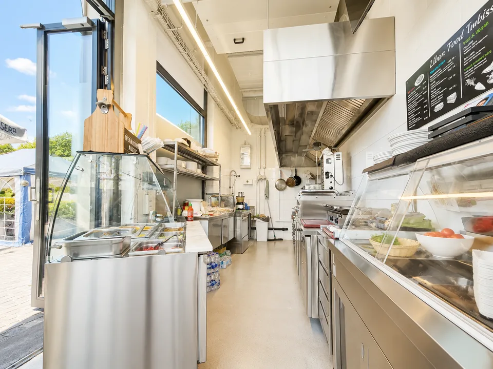 Take-away di successo in posizione primaria a Horgen – con grande terrazza sul lago e enorme potenziale