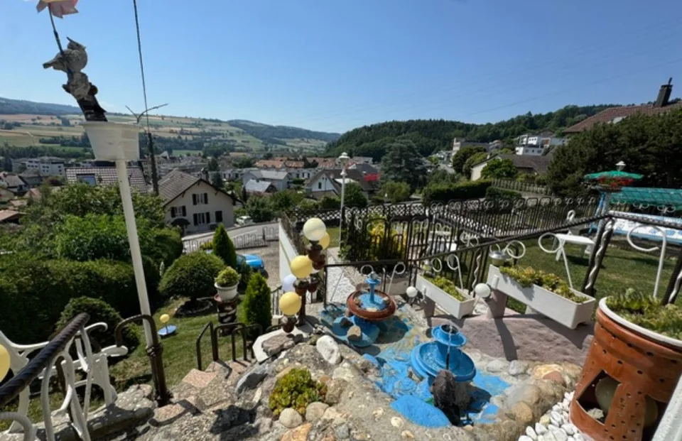 Maison individuelle de 8 pièces et 5 garages (vente à terme à 5 ans)