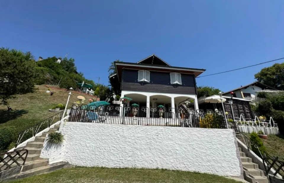 Maison individuelle de 8 pièces et 5 garages (vente à terme à 5 ans)