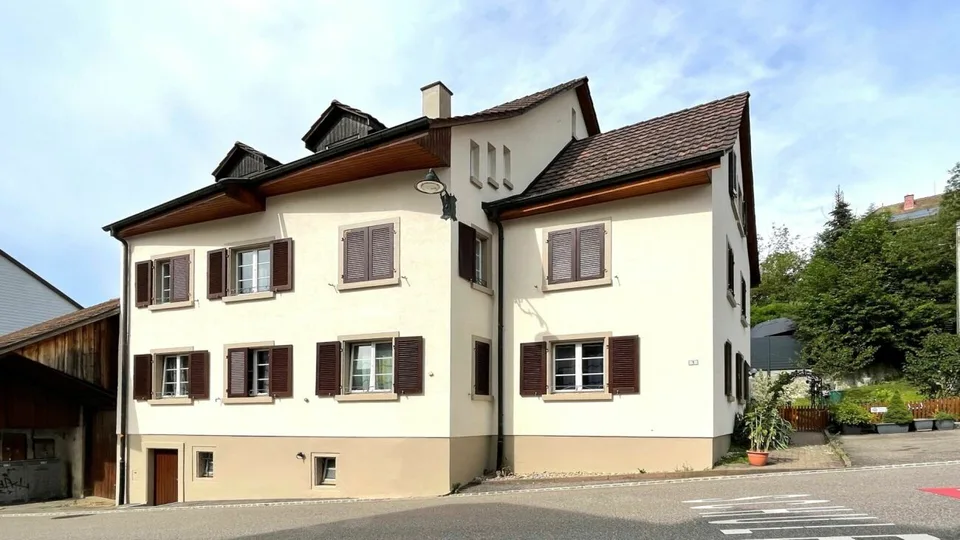 3-Familien-Wohnhaus und Ökonomietrakt mit Ausbaupotential (vollvermietet) in Buckten/BL
