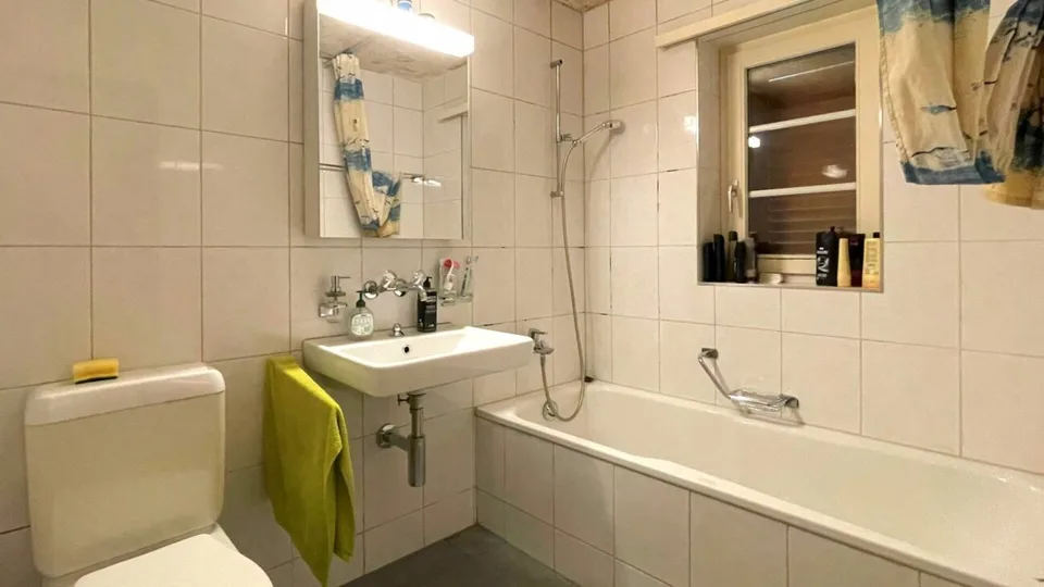 Casa residenziale di 3 famiglie e annesso con potenziale di sviluppo (completamente affittato) a Buckten/BL – foto 7 di 11