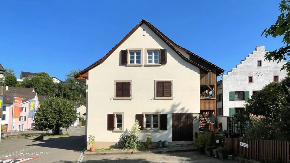 3-Familien-Wohnhaus und Ökonomietrakt mit Ausbaupotential (vollvermietet) in Buckten/BL