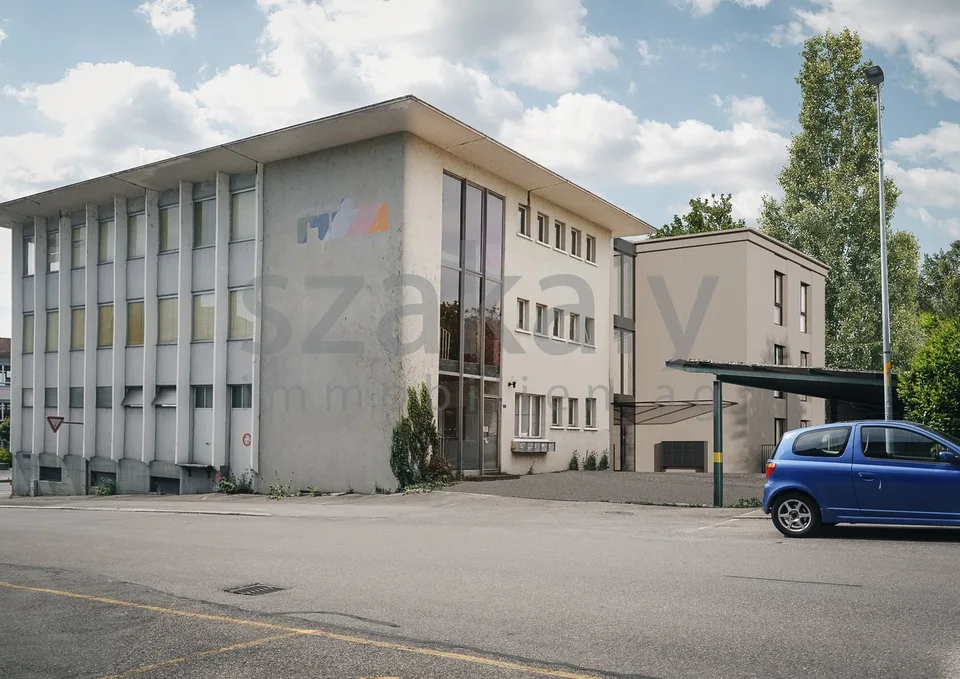 Nouvelle construction de maison multifamiliale avec bâtiment de bureaux rénové au centre de Täuffelen