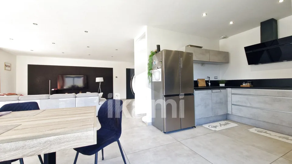 Lathuile, Casa 165 m² con piscina a 1 km dal lago di Annecy, Colpo sicuro