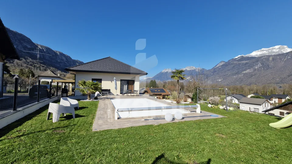 Lathuile, Maison 165 m² avec piscine à 1 km du lac d'Annecy   Coup de coeur assuré
