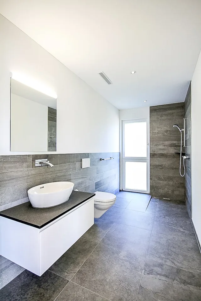 traumhafte 4.5 Zimmer Wohnung mit herrlicher Weitsicht und vielen Parkplätzen – Foto 8 von 14