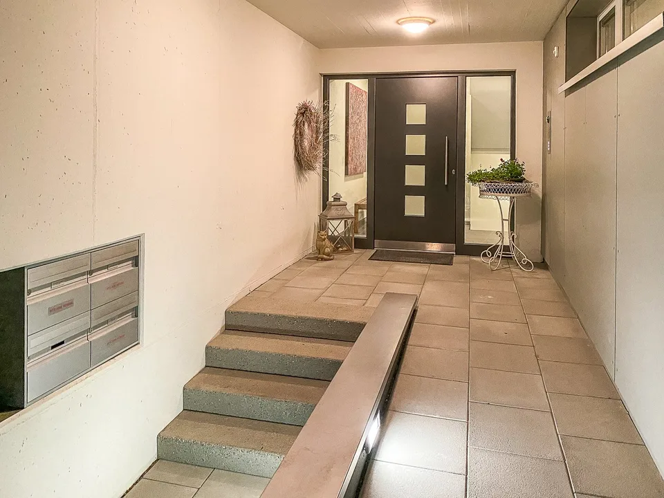 traumhafte 4.5 Zimmer Wohnung mit herrlicher Weitsicht und vielen Parkplätzen – Foto 13 von 14
