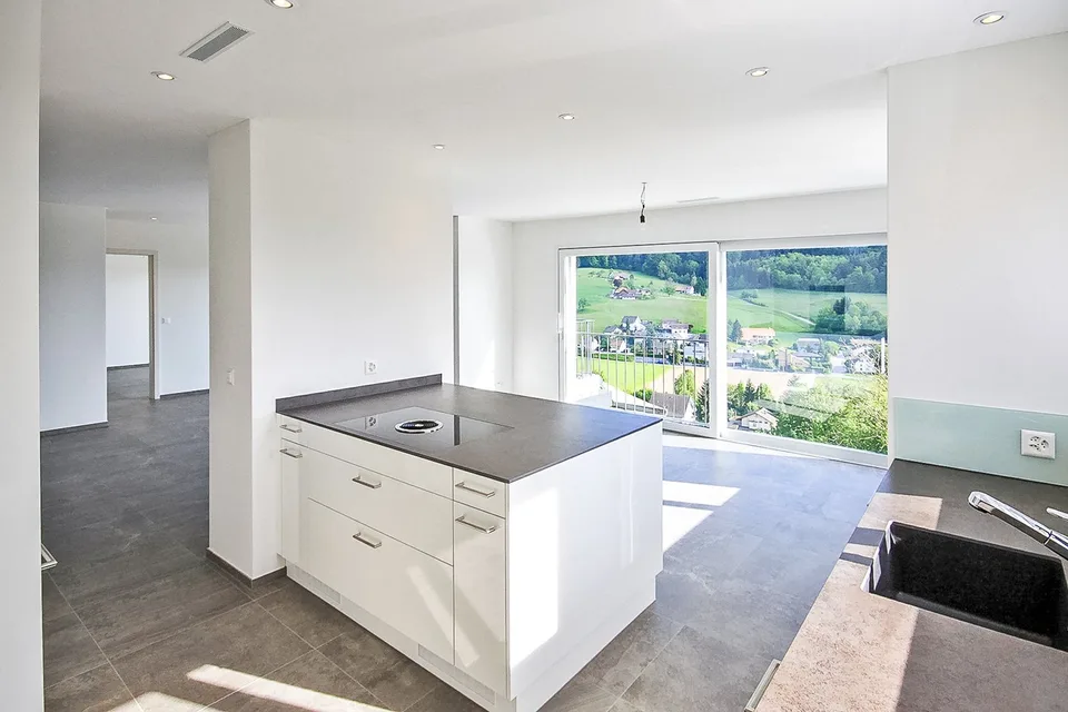 Appartamento da sogno di 4,5 locali con una vista meravigliosa e molti parcheggi
